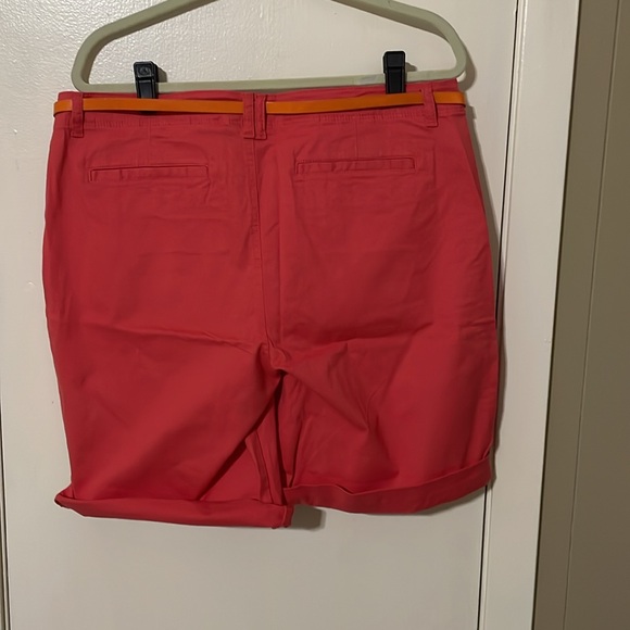 Bandolino Michele Roll Shorts Size 14 Coral Color NWT - Picture 3 of 5